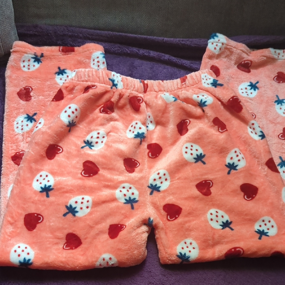 ' Strawberry Print Kids Pajamas